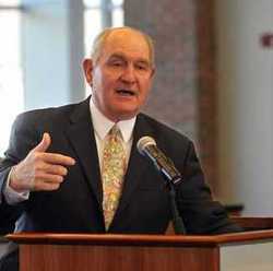 Gov. Sonny Perdue discusses the benefits of bringing broadband to North Georgia.